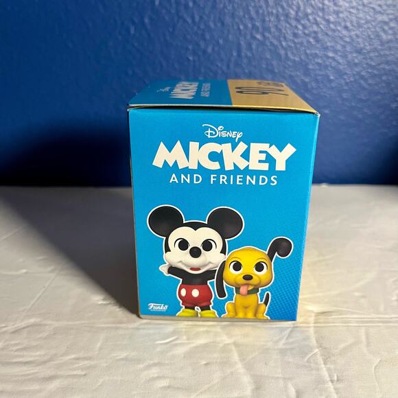 Dale Chipmunk FUNKO MINIS Disney Mickey & Friends Vinyl Figures 90 - Picture 4 of 7